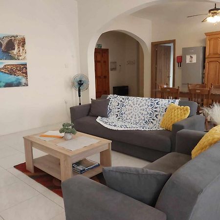 Nr41 Holiday Apartment - Close To Village Centre, Promenade, Shops & Restaurants Марсашлокк Екстер'єр фото